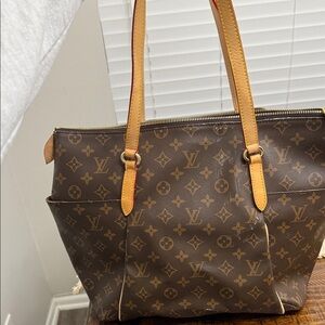 Loui Vuitton bag